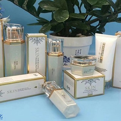 睡前4個(gè)護(hù)膚小技巧